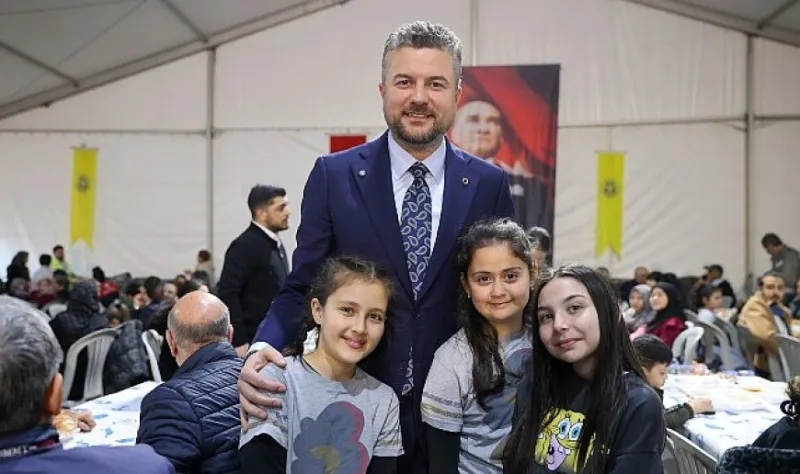 Başkan Görkem Duman, Kadir Gecesi’nde vatandaşlarla aynı sofrada buluştu
