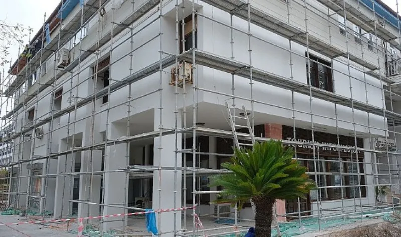 Belediye binasında tadilat çalışmaları devam ediyor 