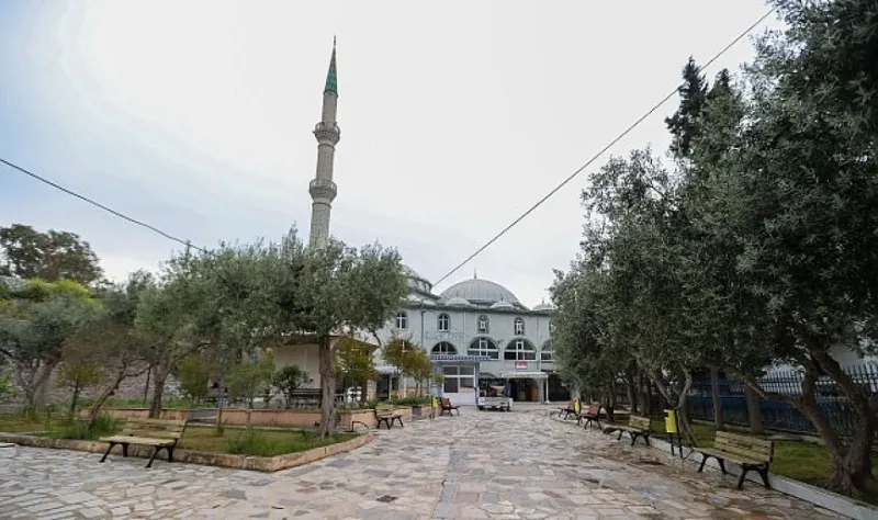 Buca’da bayram hazırlığı: Mezarlıklar ve camiler temizlendi