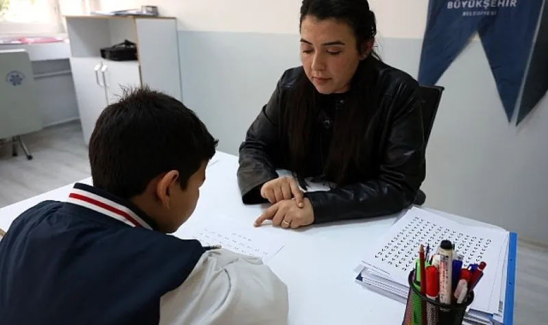 Büyükşehir Belediyesi Disleksi Merkezi Öğrencilerin Yanında