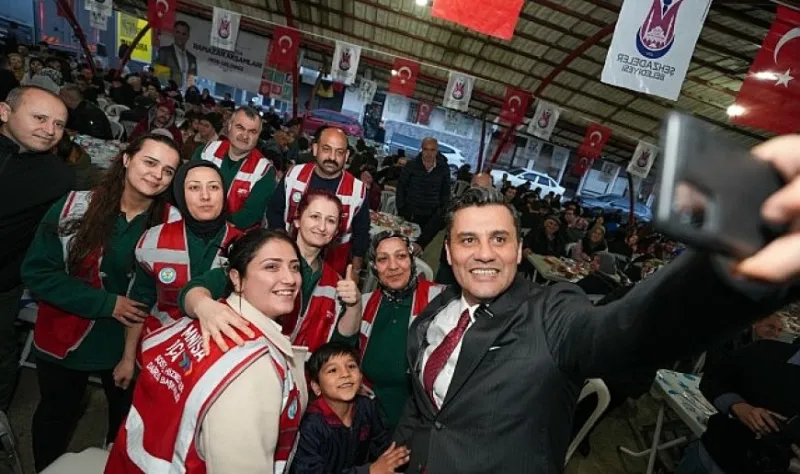 Büyükşehir’in İftar Sofrası Alaybey’de Kuruldu