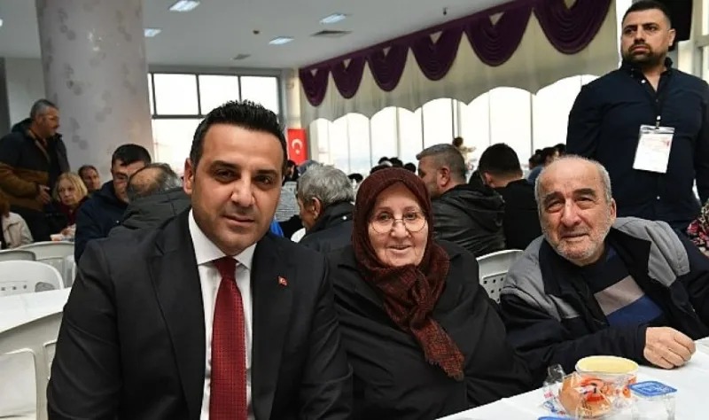 Çiğli Belediyesi’nden Dayanışma Sofrası: Başkan Yıldız Vatandaşlarla İftarda Buluştu