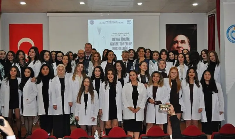 Ege Üniversitesi Ödemiş Sağlık Bilimleri Fakültesi “Beyaz Önlük Giyme Töreni” düzenledi