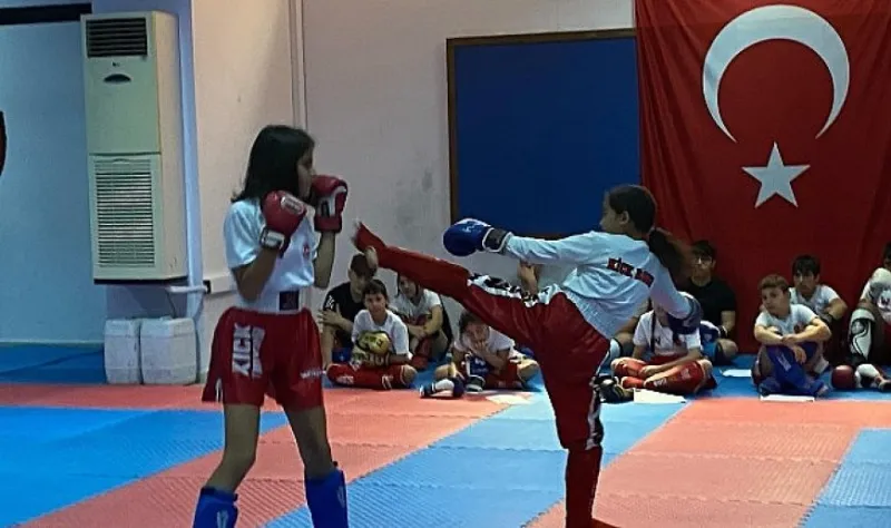 Geleceğin Kick Boks sporcuları kuşak atladı