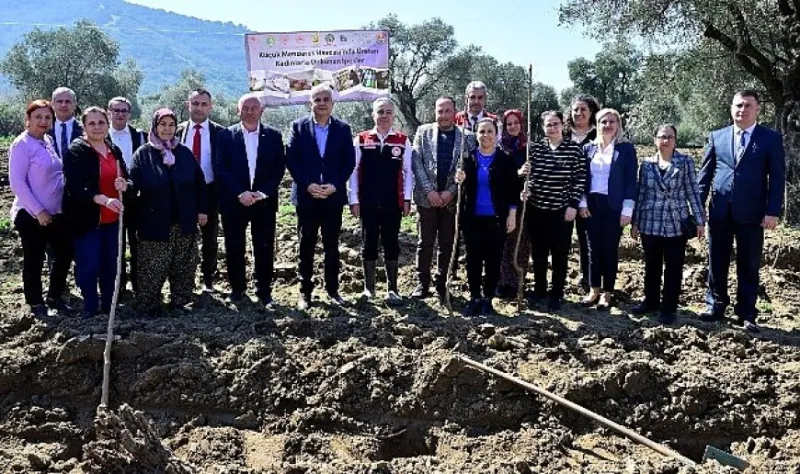 İzmir’de Kadın Çiftçilere Destek: Dut Fidanları Toprakla Buluştu!