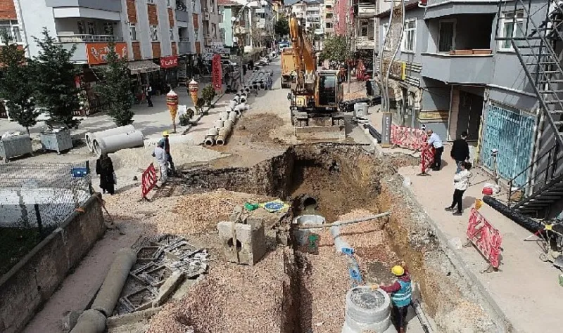 Kocaeli Büyükşehir’den Derince’nin kalbinde hummalı çalışma