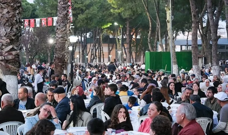 Menemen’de 10 bin kişilik Kadir Gecesi iftarı