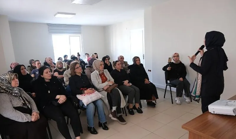 Mutlu Şehir Okulları’nda ebeveyn tutumları konuşuldu