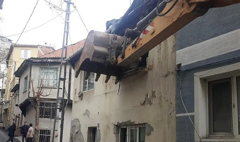 Osmangazililerin güvenliği için metruk binalar yıkılıyor