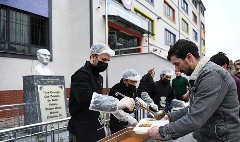 Yeşilova Mahallesi’nde 1000 kişilik iftar sofrası