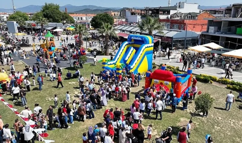 Burhaniye’de çocuklar bayramlarını gönüllerince yaşadı