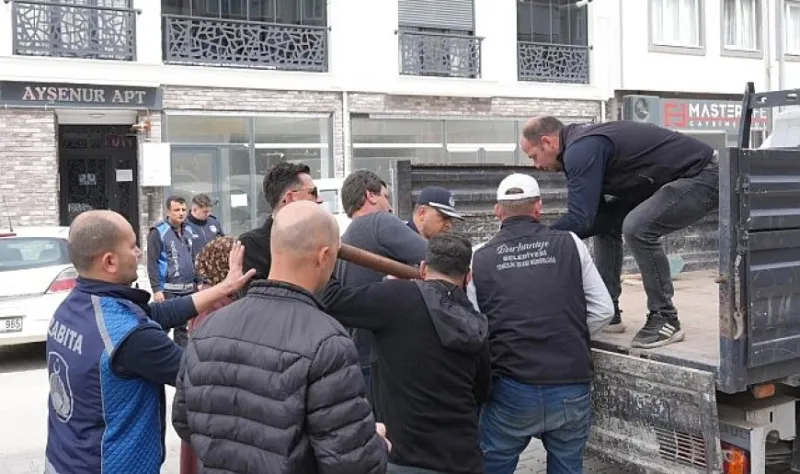 Burhaniye’de Yol ve Kaldırım İşgaline Müdahale