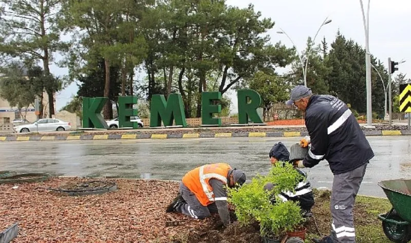 Büyükşehir’den Kemer’de peyzaj çalışması