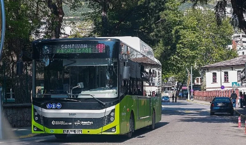 Büyükşehir’in otobüsleri ve tramvayda “Şampiyon Kocaelispor” yazdı