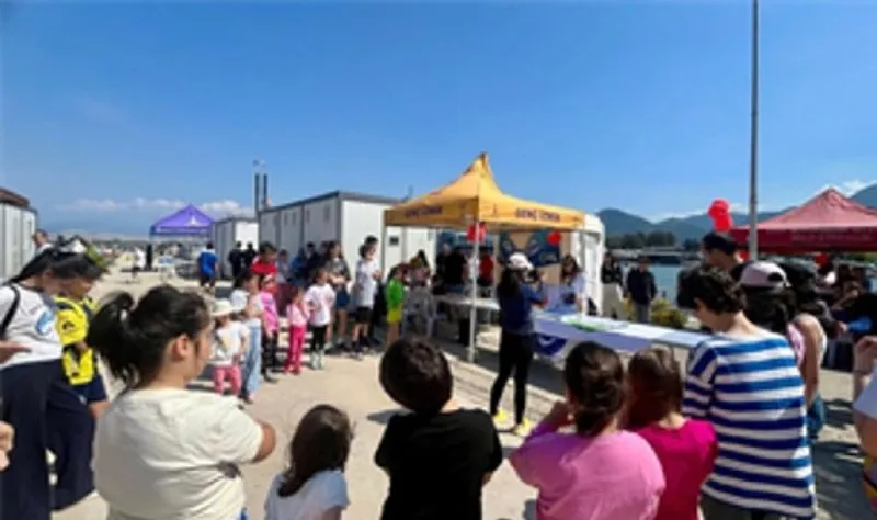 İzmir Büyükşehir Belediyesi çocukları Su Sporları Şenliği’nde buluşturdu