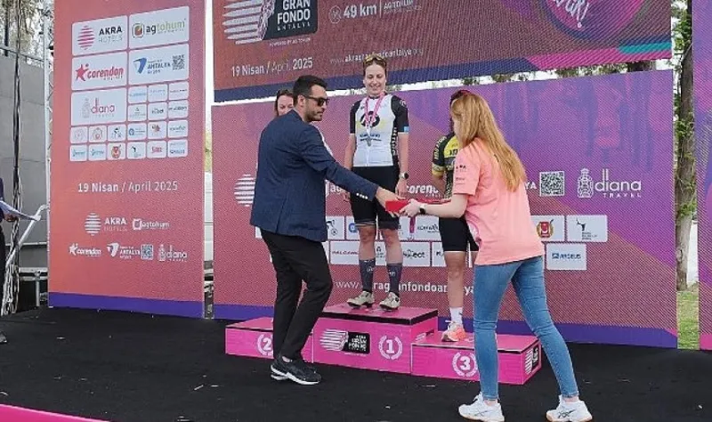 Kemer’de pedallar dostluk için döndü