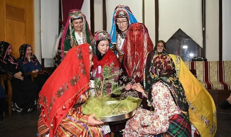 Kına gecesi geleneği Osmangazi’de yaşatıldı