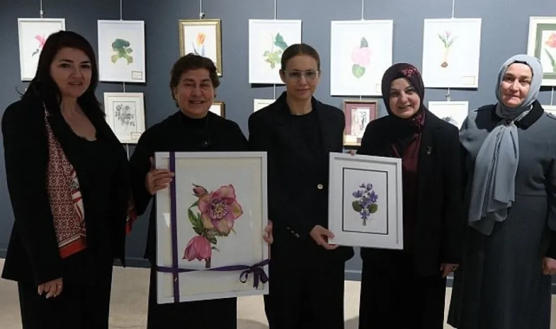 Renklerin ahenkle dans ettiği sergi
