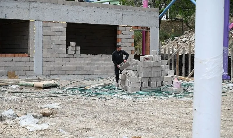 Tekirova pazar yerinde çalışmalar sürüyor