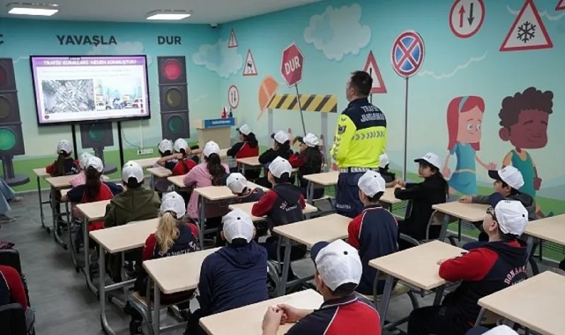 Trafik Eğitim Parkı’nda Türk bayrağıyla renkli kutlama