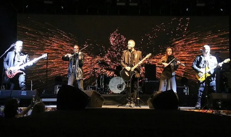Bayındır 26. Uluslararası Çiçek Festivalinin 2. Gününde Haluk Levent Rüzgarı Esti