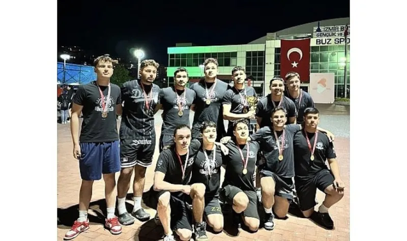 Ege Üniversitesi Sualtı Ragbisi takımlarından çifte şampiyonluk