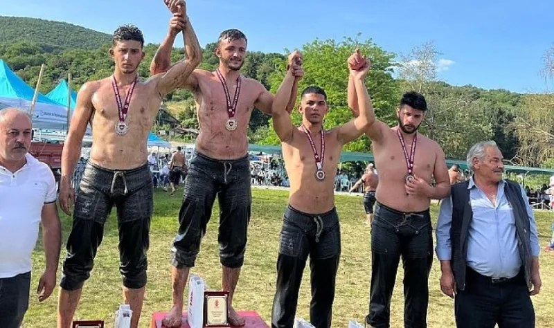 Gölcük Belediyespor Pehlivanları Başarıya Doymuyor