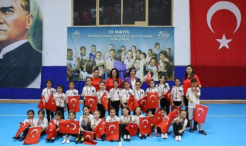 Karabağlar Belediyesi Spor Okulu Öğrencileri, 19 Mayıs Spor Şenliği’nde Buluştu