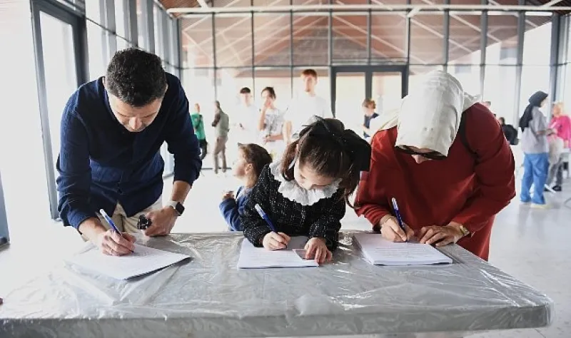Tarihi koşuya katılacak sporseverler numaralarını aldı