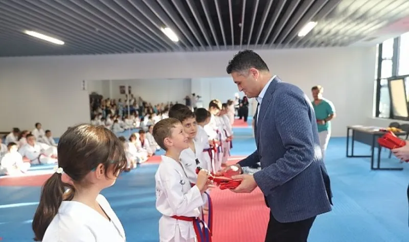 Aliağa Belediyesi Taekwondo Kursunun Sporcuları Kuşak Atladı