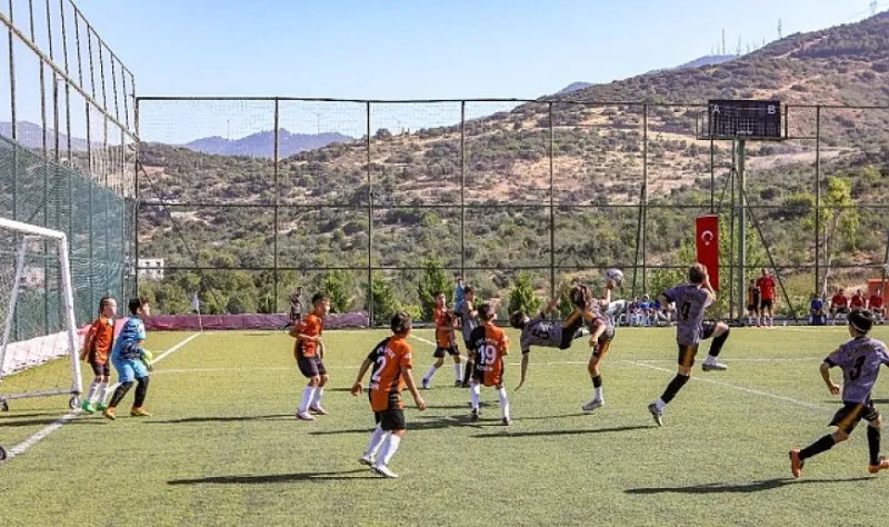 Bayraklı’da anlamlı turnuva: ‘Ferdi Zeyrek’ U-12 Cup futbol turnuvası başlıyor!
