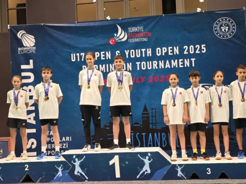 Bursa Büyükşehirli badmintonculardan 3 madalya