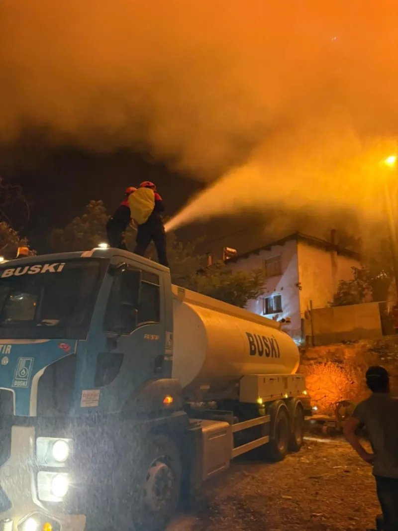 Bursa’da alevler büyüyor! Karahıdır tahliye ediliyor