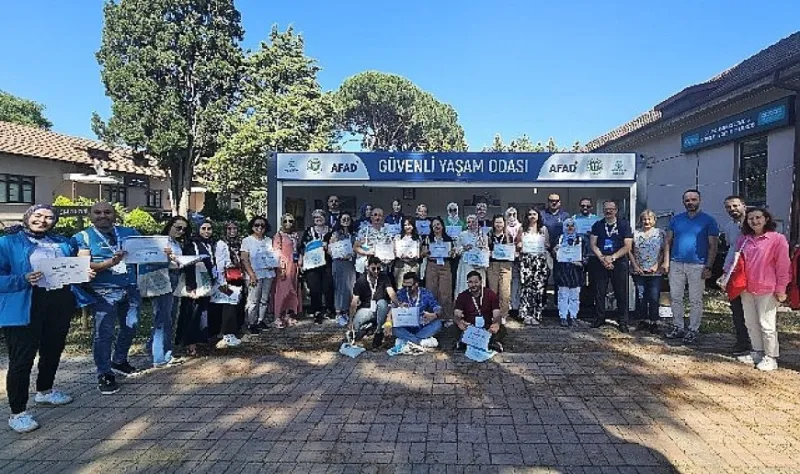 Deprem bölgesi öğretmenlerine afet eğitimi
