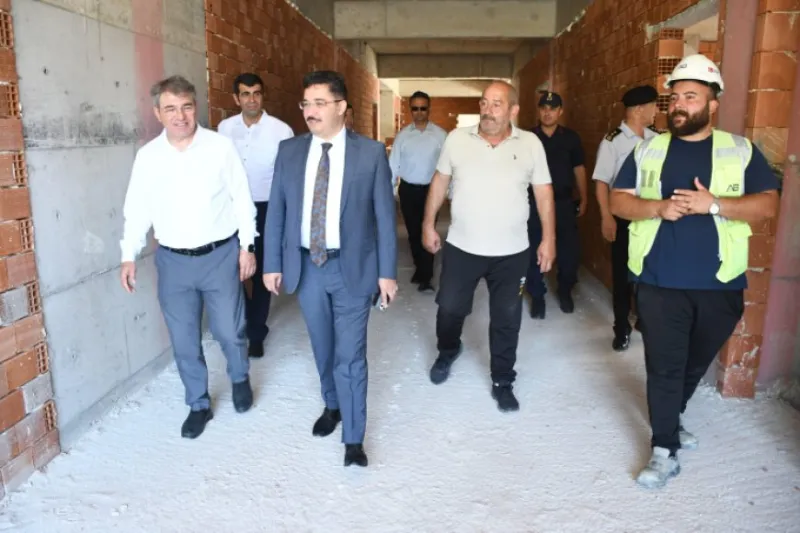 Mudanya’da 12 derslikli ortaokul inşaatına Kaymakam Terzi’den inceleme