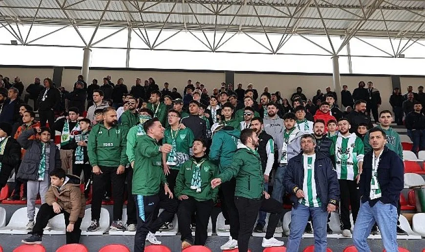 Başkan Özarslan Bağlumspor’a Tribünden Destek Verdi, Galibiyet Sevincini Paylaştı