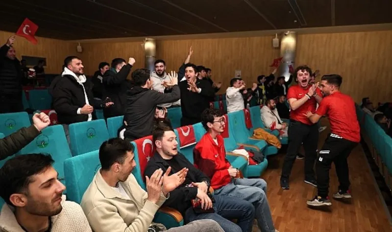 Milli Maç Heyecanı Osmangazi’de Dev Ekranda Yaşandı