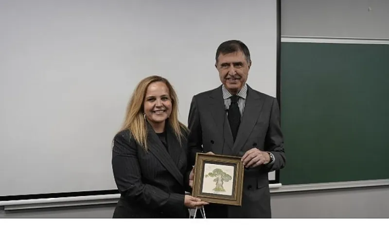 Geleceğin Profesyonelleri, Ahmet Pura ile “Hayat Güneşli Bir Sağanak” Konferansı’nda Bir Araya Geldi
