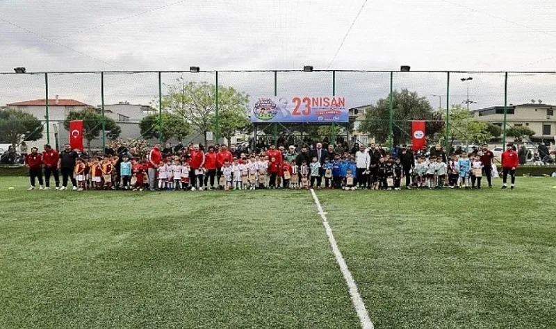 Menderes’te Minik Kramponlar Sahaya Çıktı