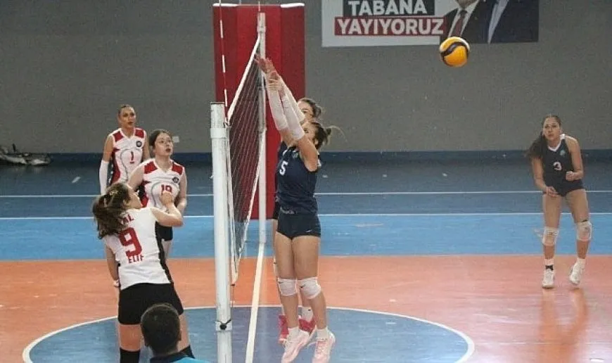 Öğretmen Melahat Aksoy Sosyal Bilimler Lisesi şampiyonluk yolunda
