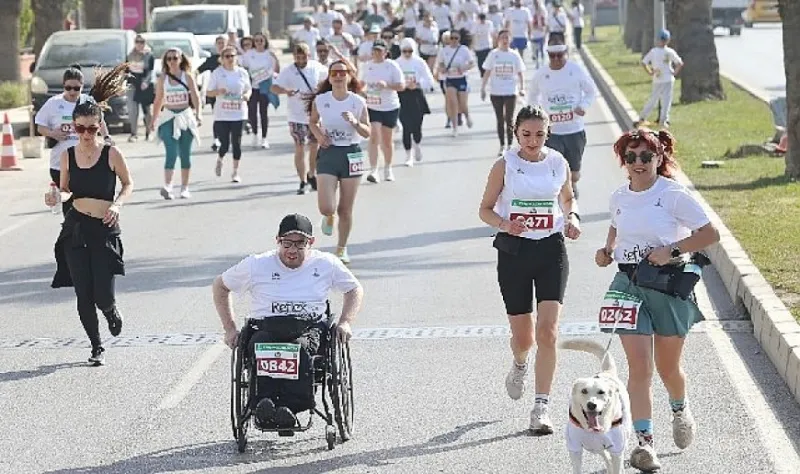 Karşıyaka tek yürek oldu, Zübeyde Anne’ye koştu!