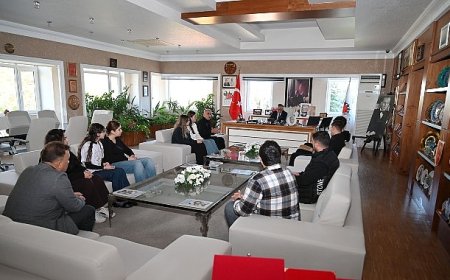 Öğrencilerden Başkan Topaloğlu’na teşekkür ziyareti