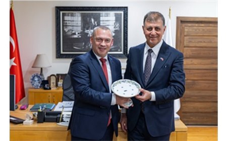 İzmir-Macaristan hattında “kardeş kent” ilişkisinin temelleri atıldı