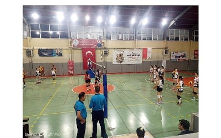 Çiğli Belediyesi’nin Voleybol Takımları Ligde Zirvede