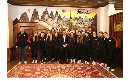 Belediye Başkanı Rasim Arı, Galatasaray Sutopu Kadın Takımı’nı Ağırladı