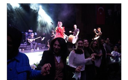 Öğretmenlere müzik ziyafetiyle 24 Kasım teşekkürü