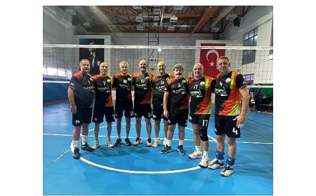 Osmangazi’nin Veteran Voleybolcuları Zirveye Çıktı