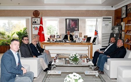 DİSK Antalya Şubesi’nden Başkan Topaloğlu’na Öğretmenler Günü kutlaması