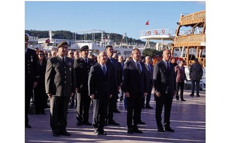 Ayvalık’ta Öğretmenler Günü Coşkuyla Kutlandı