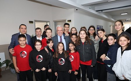 Başkan Şadi Özdemir: “Geleceği kuran öğretmenlerdir”